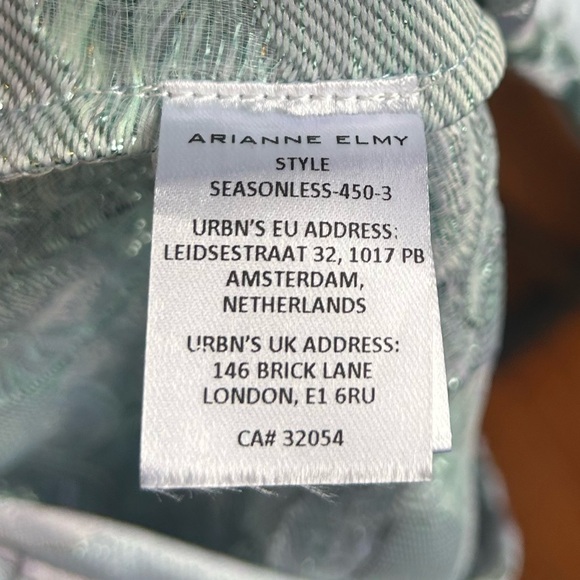 LIKE NEW - gorgeous Arianne Pastel Floral shimmer top - Picture 6 of 10